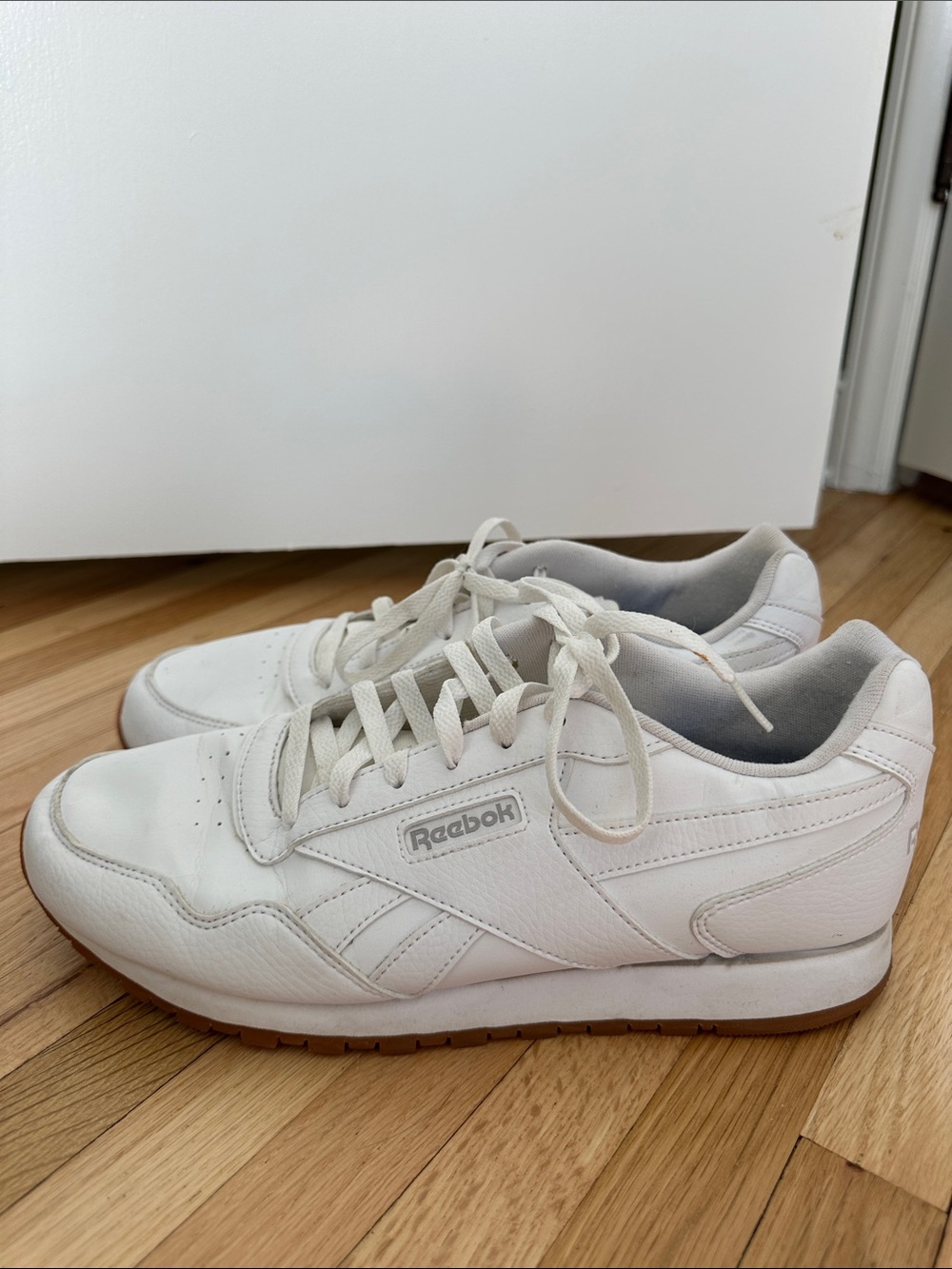Reebok Women’s Size 11 White Leather Low-Profile Sneakers - Picture 5 of 8
